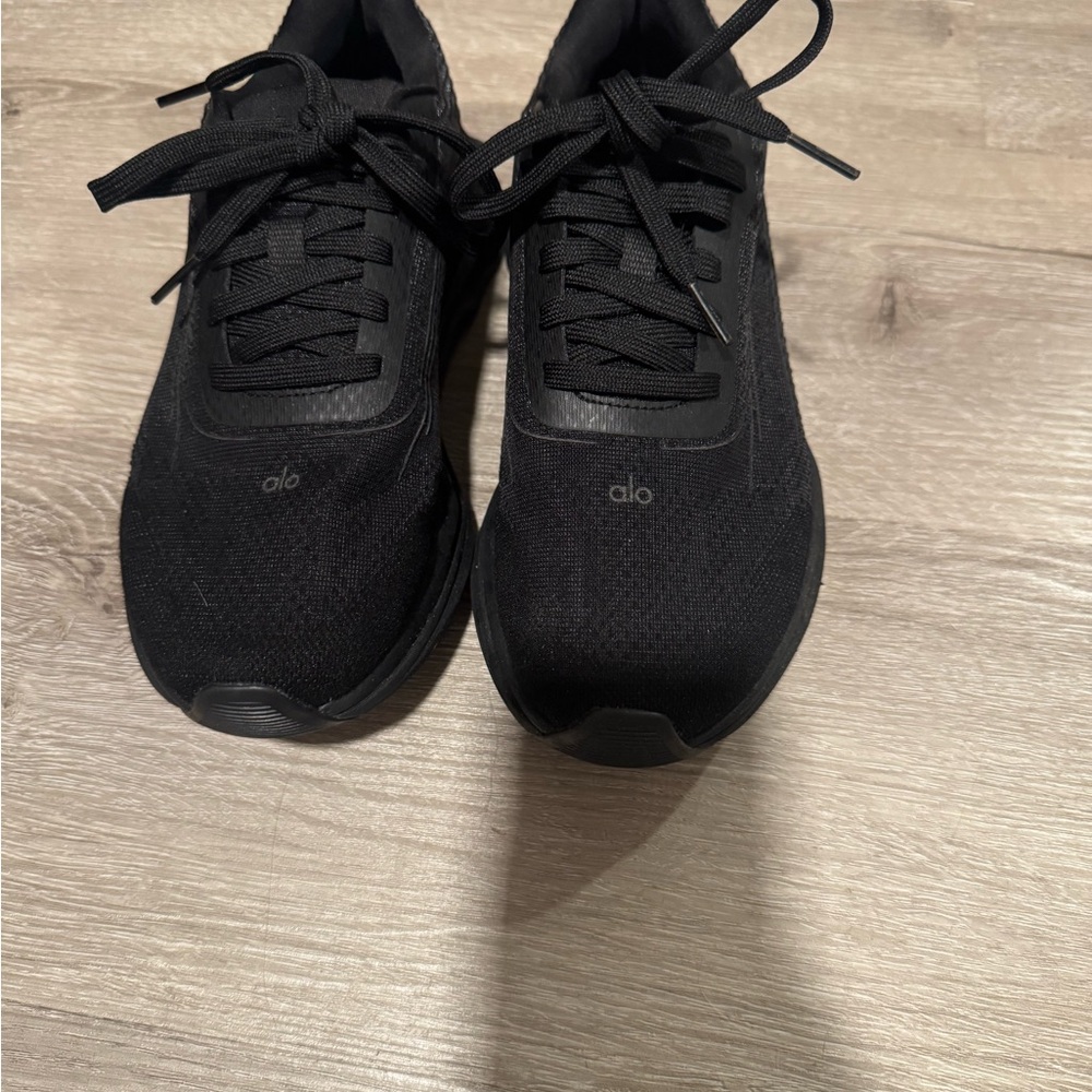 ALO Yoga Unisex Athletic Black Shoes
